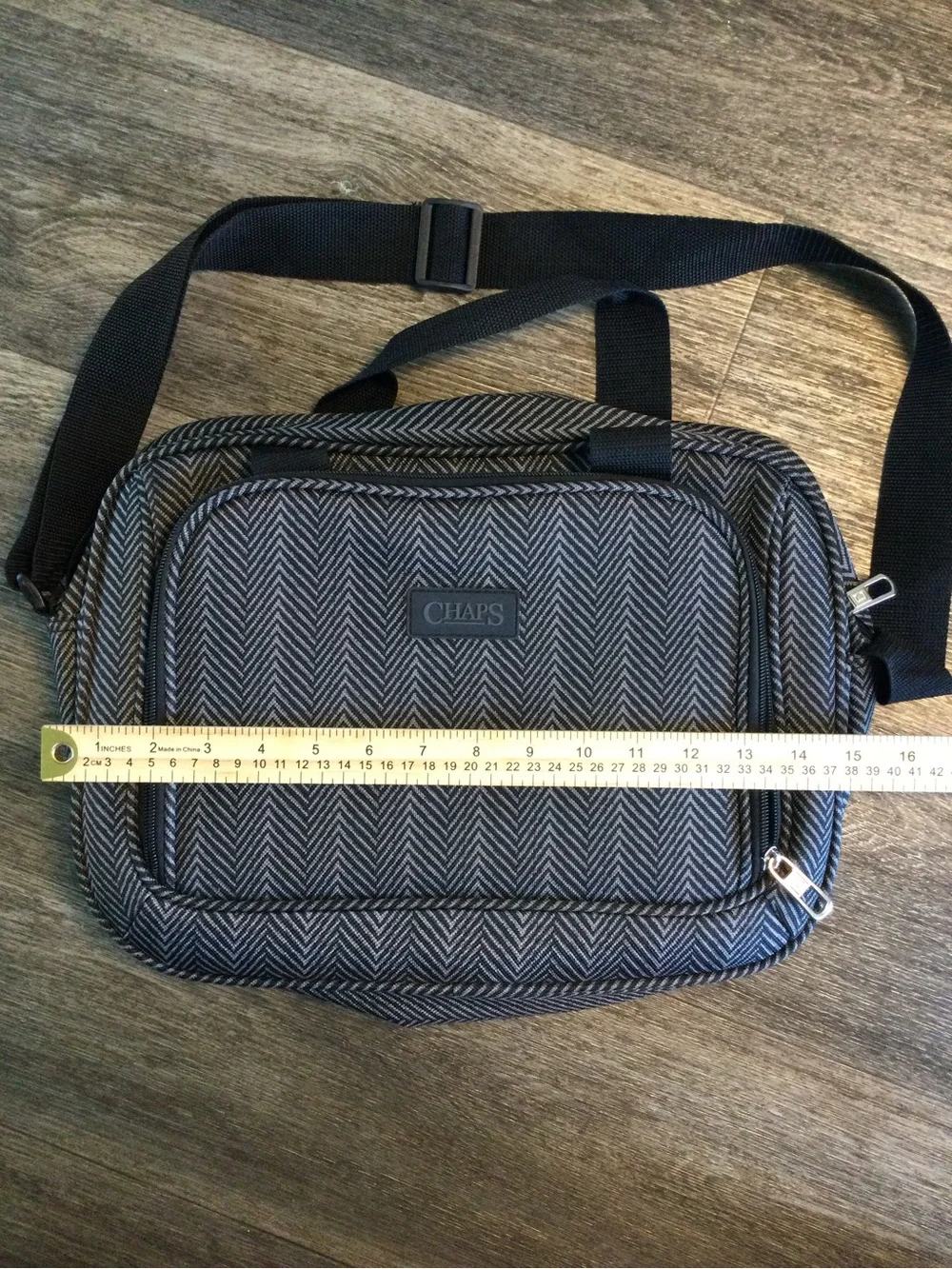 Chaps sleek messenger